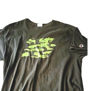 ‼️ 2 for $30 -VTG Champion x Undefeated 5 strike Tiger stripe camo tee shirt